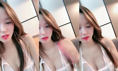 Heavyweight! The Green Podcast Goddess goes to sea! Beautiful to the core~ [Andorra] rubbing her pussy and masturbating! Packshot (2)