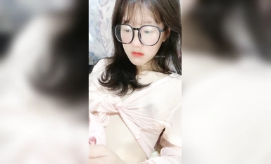 Inosenteng salamin sa paaralan beauty take-out handjob (6)