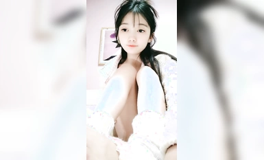 Disyorkan untuk tahap kecantikan sekolah~Seorang gadis merah jambu dan lembut [Nini suka makan daging] pergi ke laut untuk mencari wang~Koleksi pelbagai siaran langsung melancap (13)