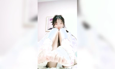 Disyorkan untuk tahap kecantikan sekolah~Seorang gadis merah jambu dan lembut [Nini suka makan daging] pergi ke laut untuk mencari wang~Koleksi pelbagai siaran langsung melancap (13)