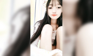 校花級別推薦~粉嫩美少女【妮妮愛吃肉】下海撈錢~各種自慰直播合集 (5)