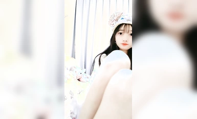 校花級別推薦~粉嫩美少女【妮妮愛吃肉】下海撈錢~各種自慰直播合集 (5)