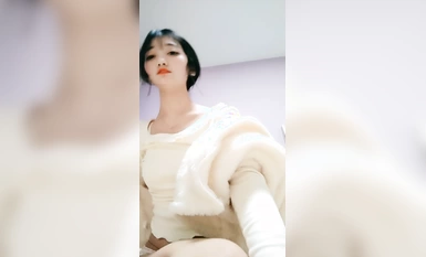 校花級別推薦~粉嫩美少女【妮妮愛吃肉】下海撈錢~各種自慰直播合集 (10)