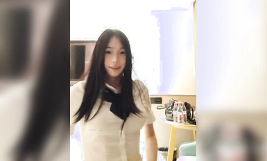 過年需要錢，又有新女神下海了，【機敏植物】，氣質大美女，清冷校園風，白嫩大皮膚肥美鮑魚 (2)