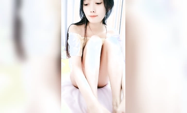 Disyorkan di peringkat kecantikan sekolah~Gadis merah jambu dan lembut [Nini suka makan daging] pergi ke laut untuk mencari wang~Koleksi pelbagai siaran langsung melancap (4)