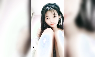 Disyorkan di peringkat kecantikan sekolah~Seorang gadis merah jambu dan lembut [Nini suka makan daging] pergi ke laut untuk mencari wang~Koleksi pelbagai siaran langsung melancap (15)