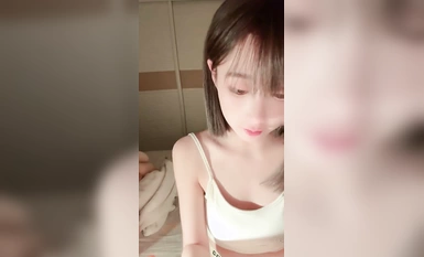 2024年最頂尖新人，小蘿莉美女~【小思思要吃糖】，質量一等，乖巧可愛，極品紅櫻桃好美 (10)