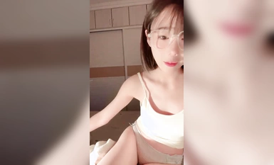 2024年最頂尖新人，小蘿莉美女~【小思思要吃糖】，質量一等，乖巧可愛，極品紅櫻桃好美 (9)