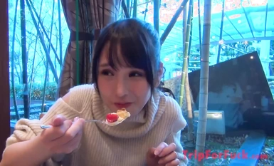 漂亮清純美眉吃雞啪啪【FC2-PPV-2629651】先上嘴吃飽再回房間喂下嘴 愛笑很可愛的妹子 被無套內射