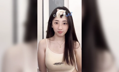 Bộ ngực lớn của Ying Yu đã bị phá hỏng