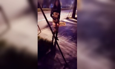 推特極品長腿大奶NTR綠帽淫妻控【阿崩】最新會員福利流出，各種公共場合露出約炮單男4P合集（12）