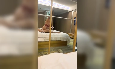 超頂級NTR綠帽人妻，肥臀一線天美鮑【QWERXPZ】訂閱私拍，滴蠟露出紫薇噴水調教，約單男3P內射，刷鍋狠人合集（3）