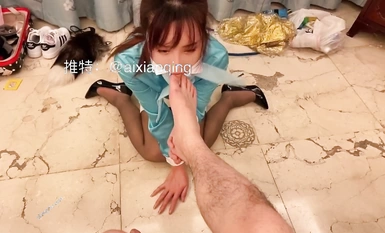 Người nổi tiếng trên mạng nóng bỏng của Showman.com "Ai Xiaoqing" bùng nổ trong bộ đồng phục thư ký vớ lụa đen, cận cảnh bánh kem không bao cao su quyến rũ