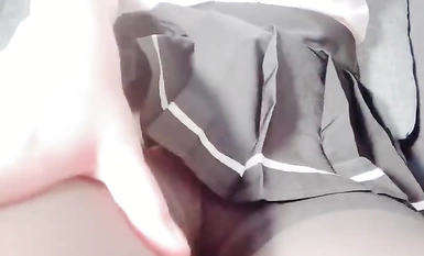 jk少女撕開黑絲用手指自慰噴水自錄福利姬福利嬌喘自拍