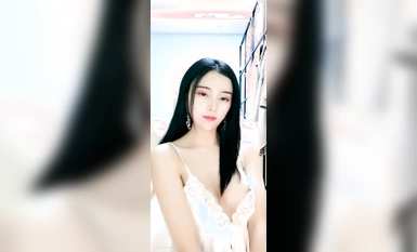 人氣女神【嫩模貝貝】制服誘惑~騷舞勾引~抖臀擠胸 (5)