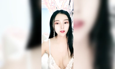 人氣女神【嫩模貝貝】制服誘惑~騷舞勾引~抖臀擠胸 (5)