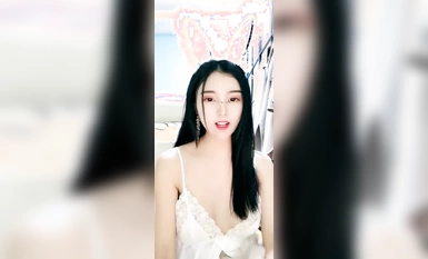 人氣女神【嫩模貝貝】制服誘惑~騷舞勾引~抖臀擠胸 (5)