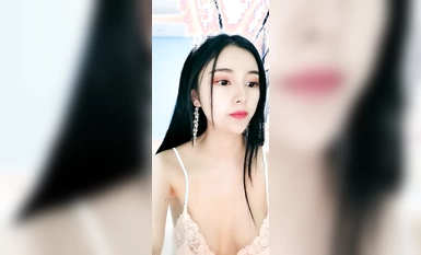 人氣女神【嫩模貝貝】制服誘惑~騷舞勾引~抖臀擠胸 (6)