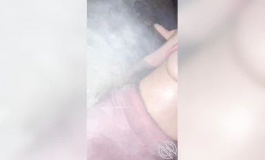 岬の集落に浸かると、いい神様[私の雌犬大家]温泉のドアと美しい大家が温泉に浸かり、内部の撮影の顔の前で興奮している、通行人を無視する！