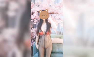 寶藏博主〖銜蝶〗性感私拍，人前女神 人後小狗，快點來牽好不然亂跑出去了~想讓哥哥按在地上操 合集（1）