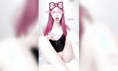 顏值身材天花板，超級品小母狗〖娜娜愛之屋〗自我調教，粉嫩小菊花戴上兔尾巴，絲襪大長腿 誘惑滿滿 (2)