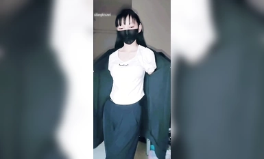 最新2024頂推！出道即巔峰新人露臉推特頂B王，人瘦奶大小魔女【蒂米】定製私拍③，裸舞頂胯，道具紫薇無套啪啪內射 合集（1）