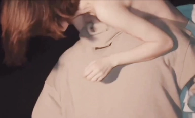 極品劇情演繹【91A君A君在日本】游樂場綁架苗條短發學妹 直接拉到海邊沙灘3P小白虎