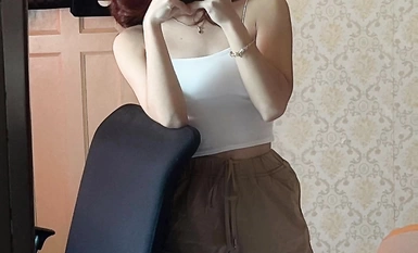 검은 목이 깊은 여학생