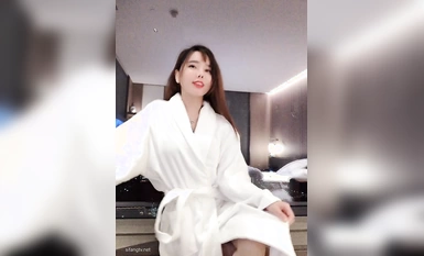 2024重磅頂推，對話淫盪，秀人網極品女神【艾小青】千元8部福利，艷舞自慰內窺鏡看白帶陰道壁子宮口被土豪灌腸啪啪 (5)