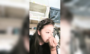 2024年新作，寒假前最後一次的放縱，G奶大學生回歸【班長大人】女生宿舍，漂亮學生妹脫光自慰，青春美好的肉體一覽無余 (2)