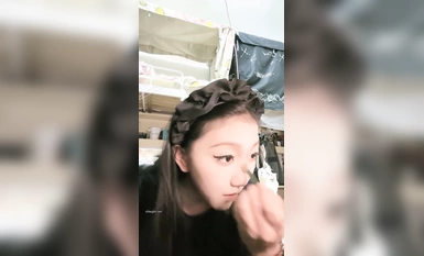 2024年新作，寒假前最後一次的放縱，G奶大學生回歸【班長大人】女生宿舍，漂亮學生妹脫光自慰，青春美好的肉體一覽無余 (2)