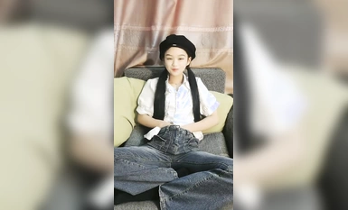 2024年新作 超嫩極品神似楊超越【小易的so啵啵】難得一見的一次啪啪，從頭到腳無一處不完美 (5)