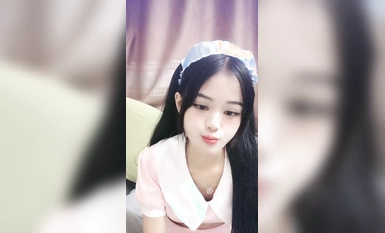 2024年新作 超嫩極品神似楊超越【小易的so啵啵】難得一見的一次啪啪，從頭到腳無一處不完美 (1)