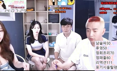 South Korea Confuses Couples with Slingshot to the Bottom (6)