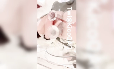 Twitter wanita anchor penembusan berganda