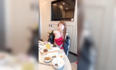 【抖音热瓜】广东网红安琪儿海底捞露出，这太辣眼睛，看不下去一点