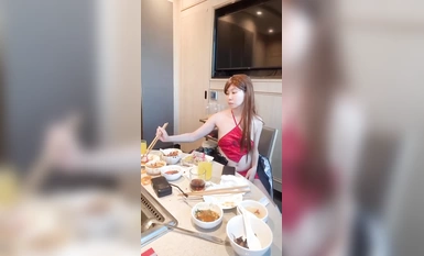 【抖音热瓜】广东网红安琪儿海底捞露出，这太辣眼睛，看不下去一点