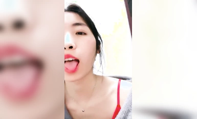 2024年1月新作，新人，校花級女神，美到爆炸，【一隻酸檸檬】，挺有氣質的一個美女，獨居家中柳腰翹臀扭起來 (2)