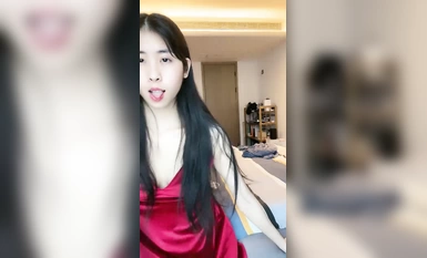 2024年1月新作，新人，校花級女神，美到爆炸，【一隻酸檸檬】，挺有氣質的一個美女，獨居家中柳腰翹臀扭起來 (4)