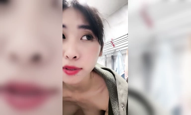 2024年1月新作，新人，校花級女神，美到爆炸，【一隻酸檸檬】，挺有氣質的一個美女，獨居家中柳腰翹臀扭起來 (7)