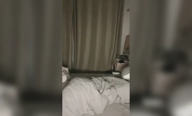 Gadis paling cantik pada tahun 2024, sentiasa memecahkan rekod [Mianmian Bear], payudaranya besar dan putih, saya benar-benar ingin naik dan menjilatnya untuk beberapa kali, dengan batang besar di mulutnya, matanya penuh dengan asmara perasaan (1)