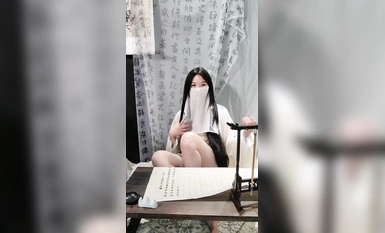 2024年2月新作，上海戲劇學院畢業，【繁花女主角】，大美女，首次撒尿，皮膚真好白得發光，極品尤物 (1)