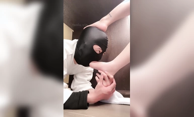 [Eko-senpai] 461 Close-up view sa ilalim ng mesa - hubad na paa at fetish sa paa