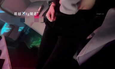 UUS1980 : 소녀는 자고있는 척하지만 신이 그녀를 만지고 방을 엽니 다 (4)