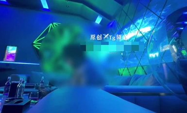 UUS1980: Girl pretends to be asleep, but the god touches her and then opens the room (3)