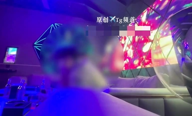 UUS1980: Girl pretends to be asleep, but the god touches her and then opens the room (3)