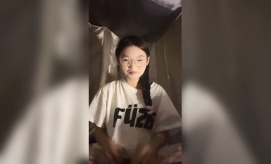 Ký túc xá sinh viên đại học đích thực bí mật cởi bỏ [Yao Yao Yao] Khi đạo cụ được đưa vào, cơ thể không tự chủ run lên, vừa căng thẳng vừa hưng phấn (1)