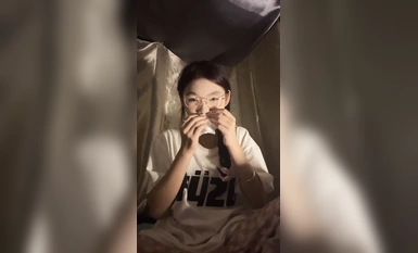 Ký túc xá sinh viên đại học đích thực bí mật cởi bỏ [Yao Yao Yao] Khi đạo cụ được đưa vào, cơ thể không tự chủ run lên, vừa căng thẳng vừa hưng phấn (1)