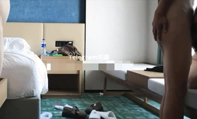 【重磅】新晉頂級大神【UUS1980】跟兄弟一起3P JK清純學妹