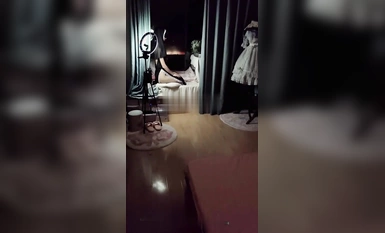 私密電報群震撼泄密！00後女友，真實LT情侶【軟軟兔】未流出劇情，C服定製精選，無套啪啪，騷話不斷 (4)